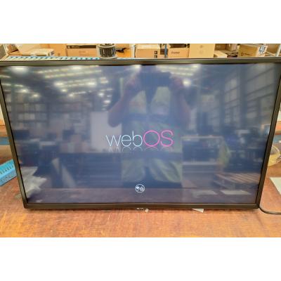 32" 32SM5J Display - Clearance